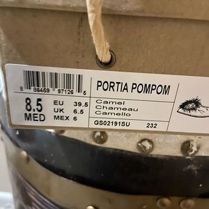 Flats with fun ball on front